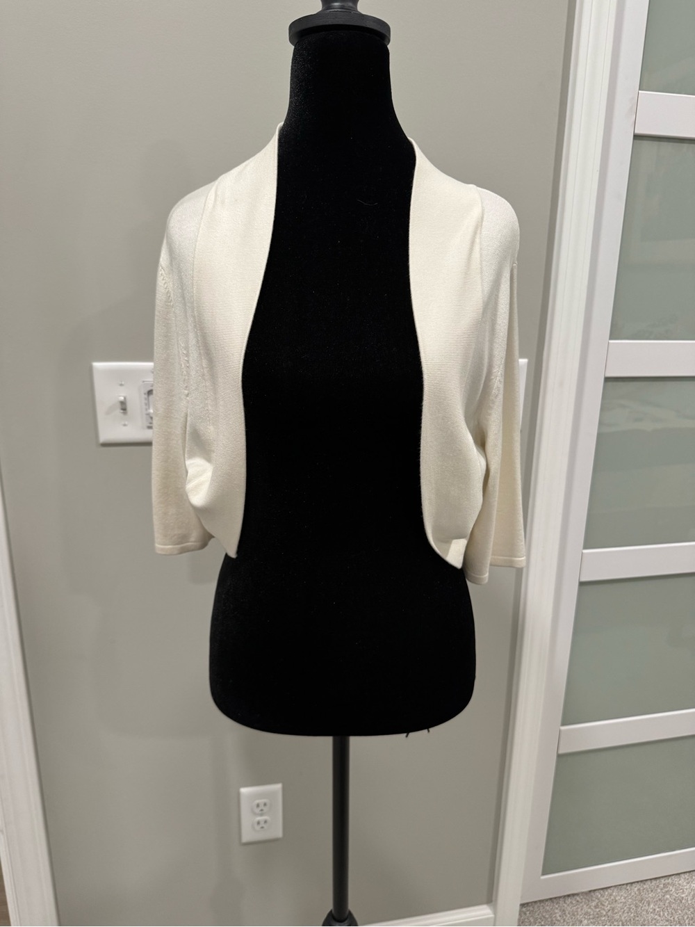White House Black Market Cream Open-Front Cropped Shrug